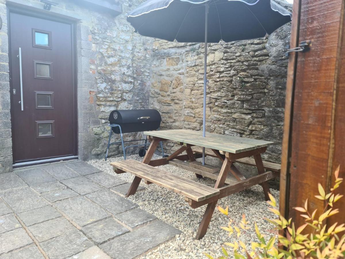 Holiday home Luxury Bumblebee Longleat Aqua Sana Bath Dog Freendly *